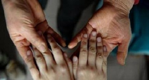 胳膊麻麻的是怎么回事 胳膊麻麻的是怎么回事